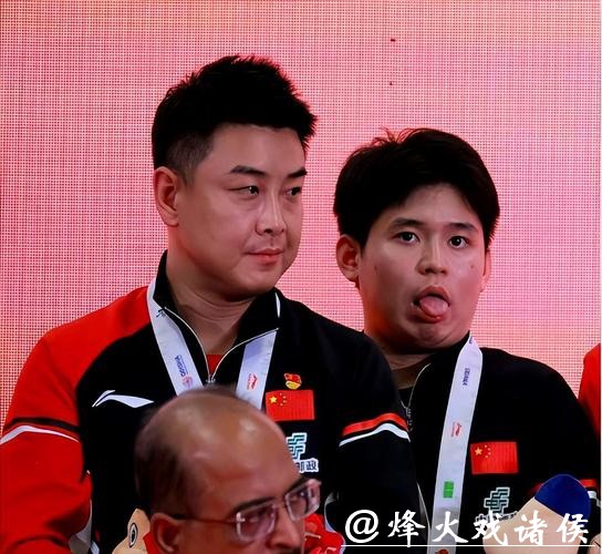 王皓气到语塞！林诗栋6次交手5次跪：退台退到太平洋，决胜局手软被逆转